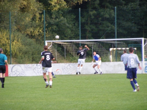 Kurz vor Schluss die Chance zum 2:2 nach sch�ner Flanke 